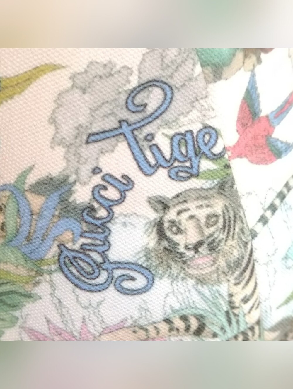 NEW GUCCI Beauty Line 2022 Multicolor Tiger Print Tote Bag! - Picture 7 of 9